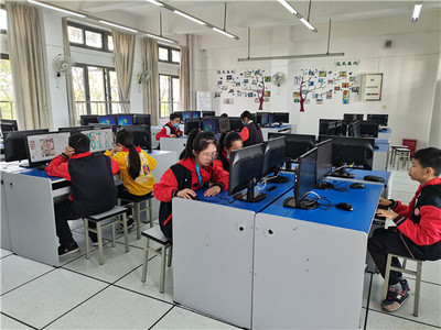 成都市文翁實(shí)驗(yàn)小學(xué) 當(dāng)技術(shù)成為畫(huà)筆，思想在平面設(shè)計(jì)中綻放